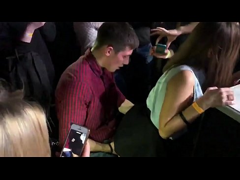 ❤️ Pravi seks u ruskom noćnom klubu. 18-godišnja Ruskinja u anusu i vagini pojebana u noćnom klubu ️❌ Porno na bs.xxxifuck.ru ❌❤